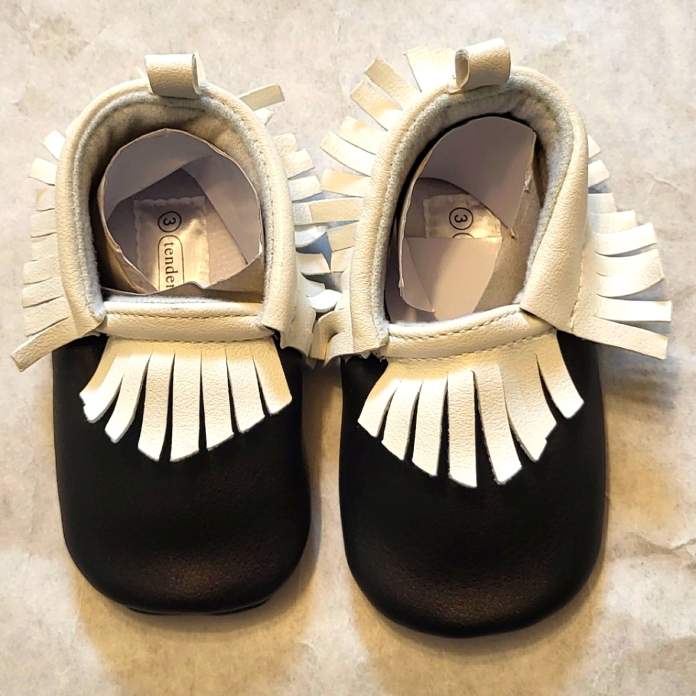 New black/white fringe moccasins